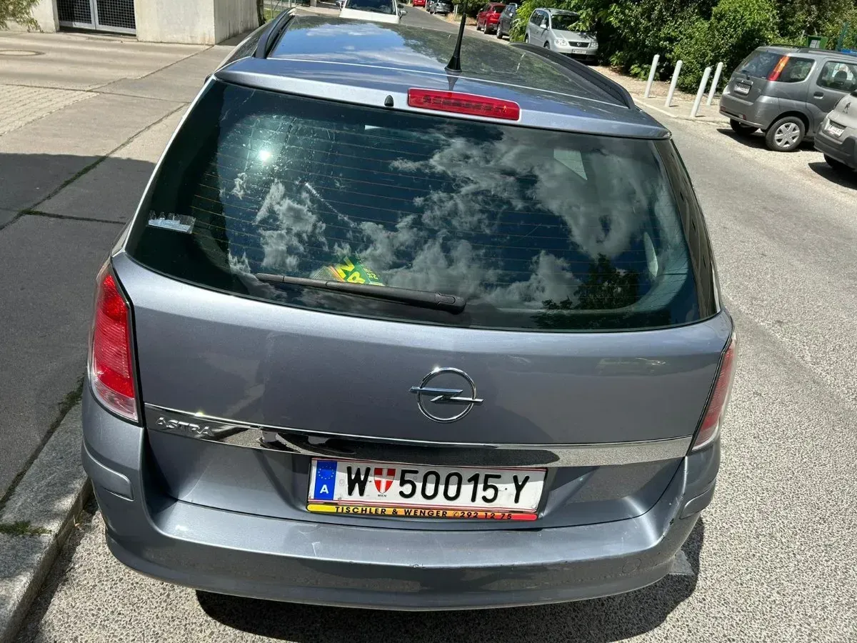 Opel Astra 2009 photo 3