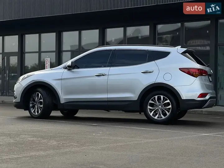 Hyundai Santa Fe 2017 photo 2