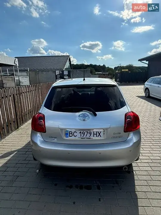 Toyota Auris 2009 photo 2