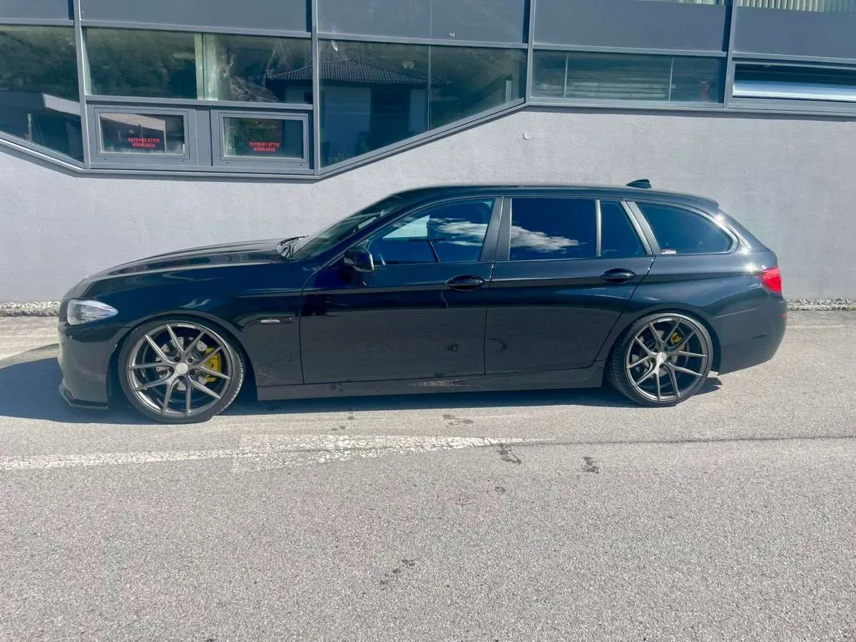 BMW 5 Series 2010 photo 2