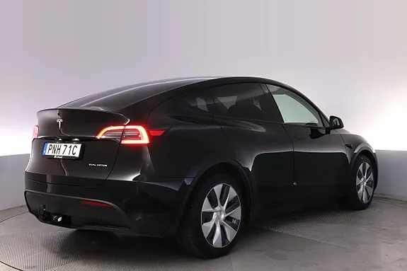 Tesla Model Y 2023 photo 5