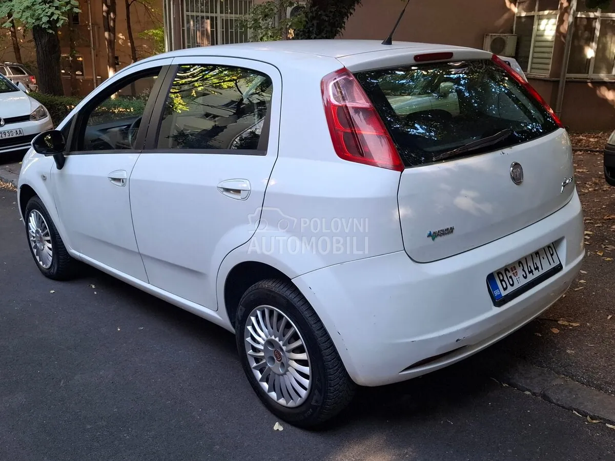 Fiat Punto 2009 photo 2