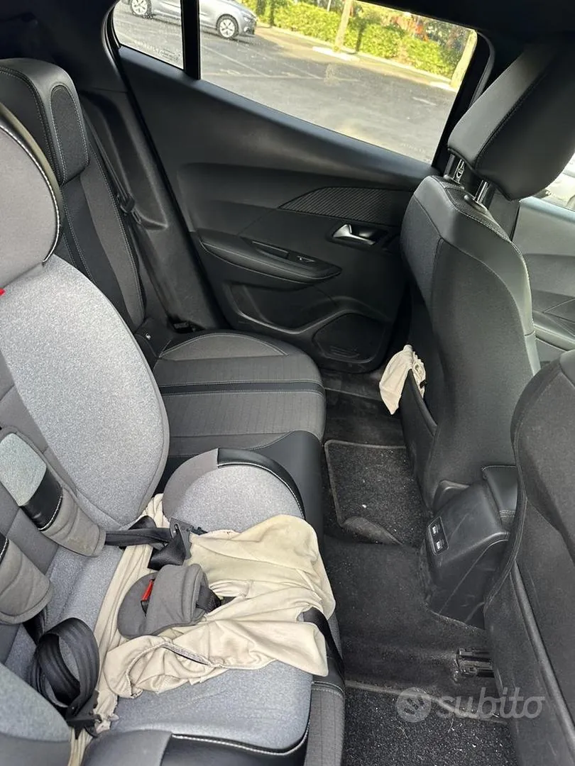 Peugeot 2008 2023 photo 4