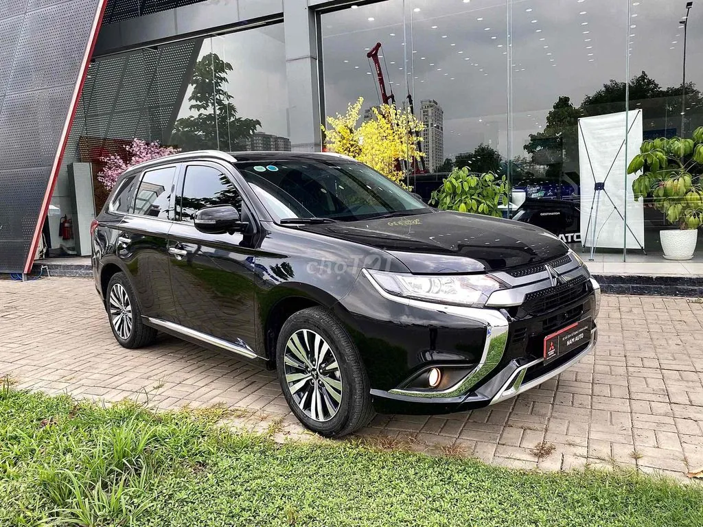 Mitsubishi Outlander 2023 photo 2