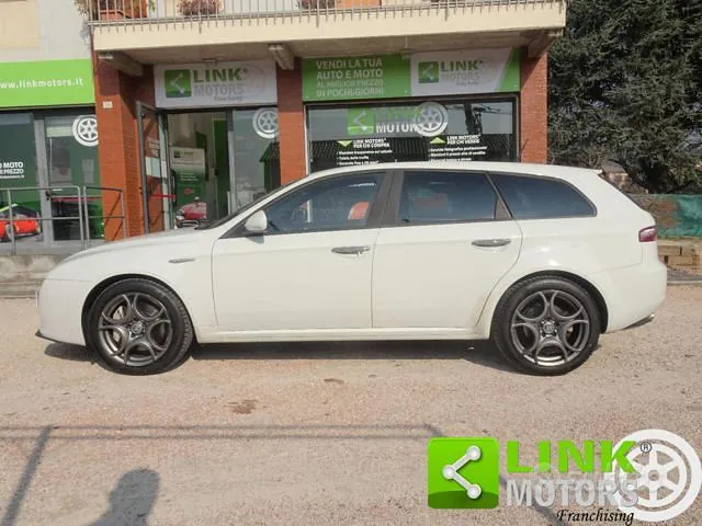Alfa Romeo 159 2009 photo 4