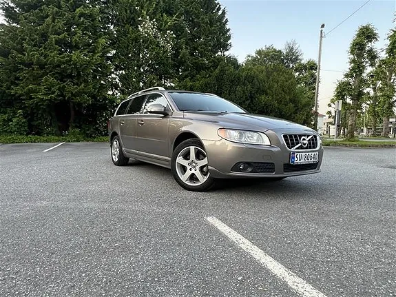 Volvo V70 2010 photo 2