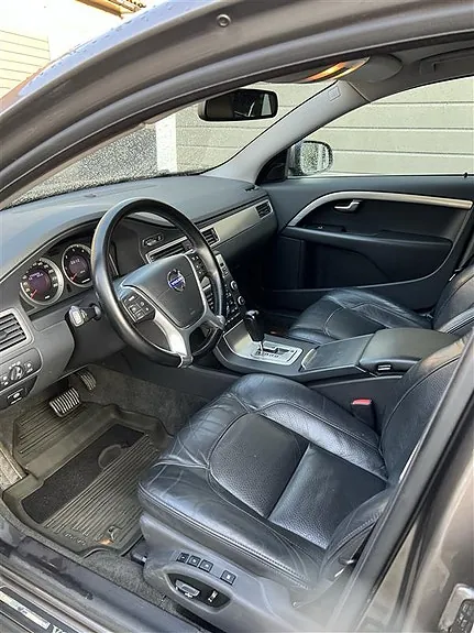 Volvo V70 2010 photo 5