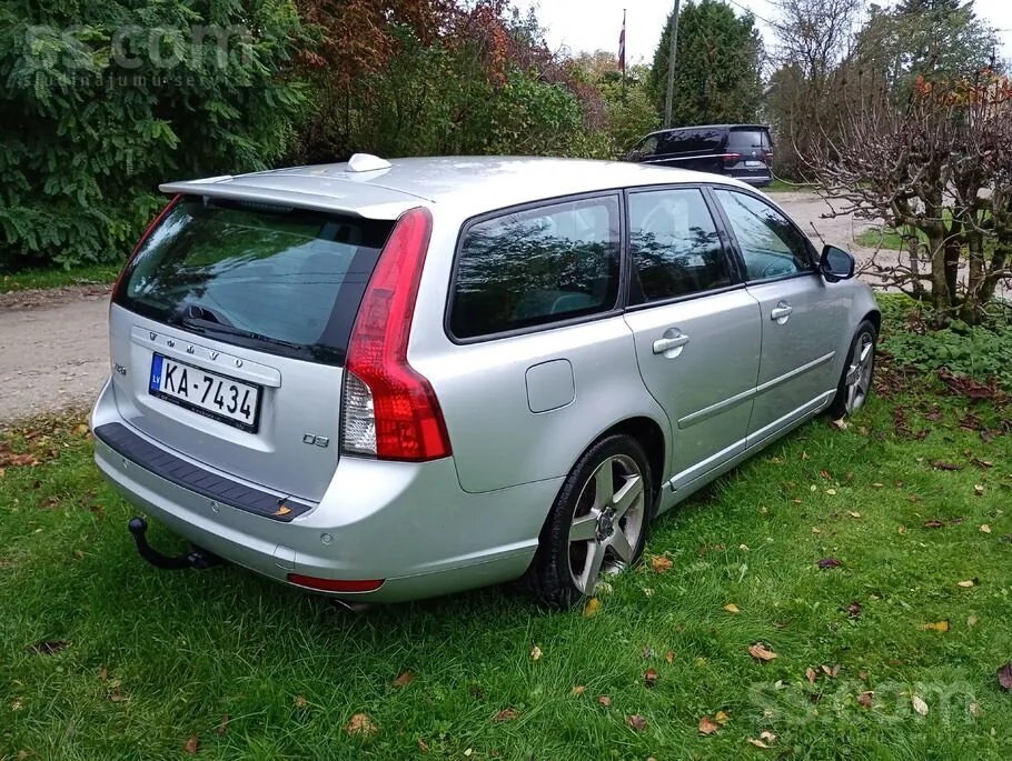 Volvo V50 2011 photo 2