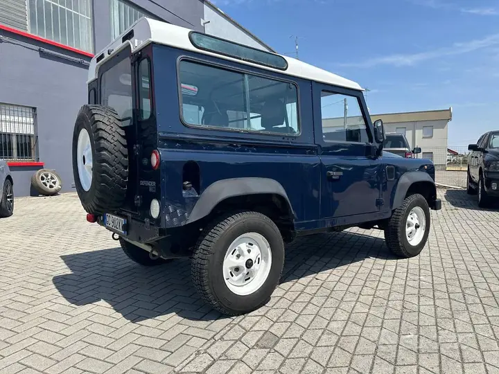 Land Rover Defender 90 1987 photo 4