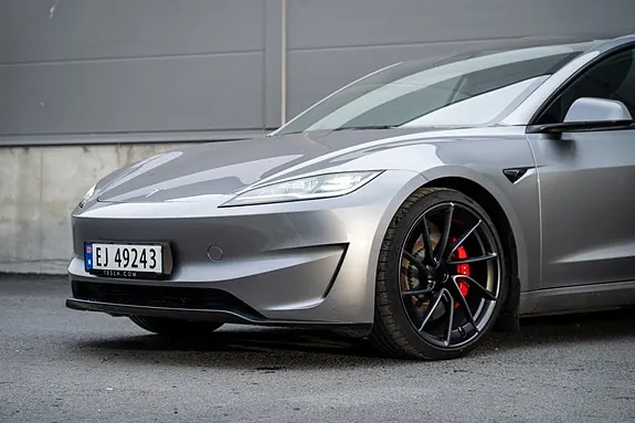 Tesla Model 3 2024 photo 4
