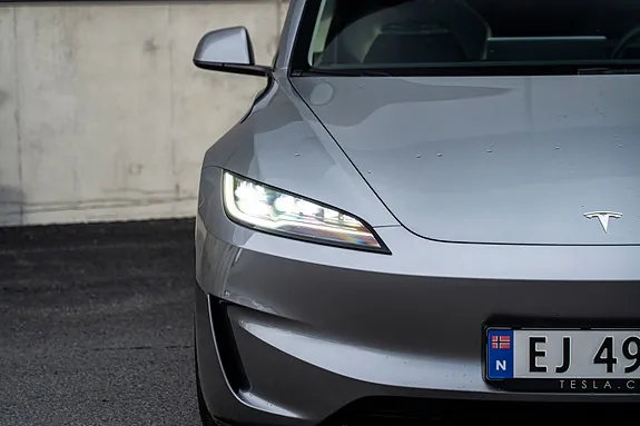 Tesla Model 3 2024 photo 3