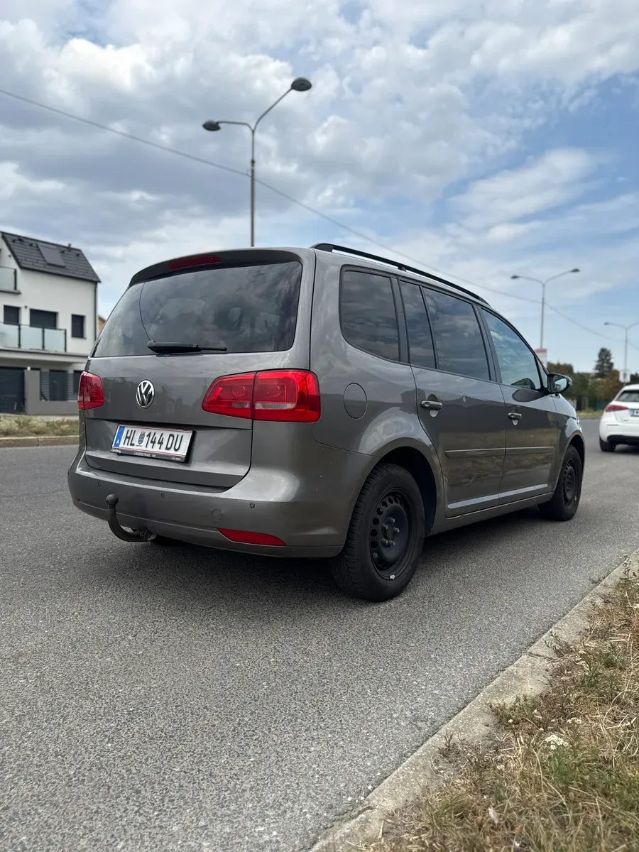 Volkswagen Touran 2011 photo 3