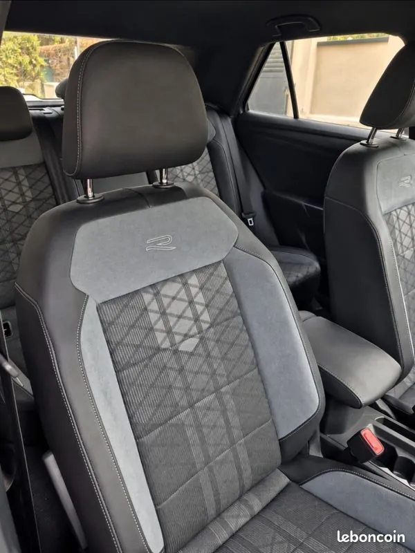 Volkswagen T-Roc 2023 photo 2