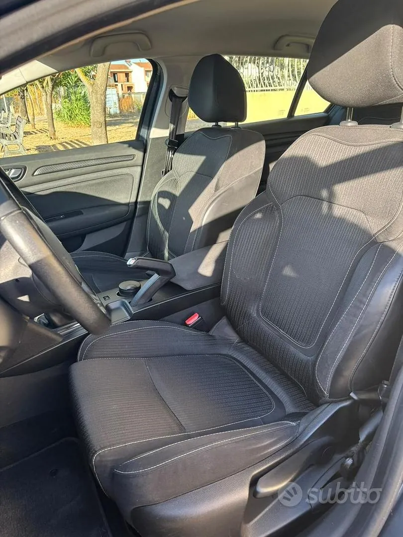 Renault Megane 2018 photo 2