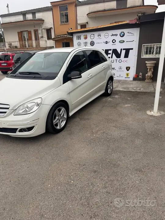 Mercedes-Benz B 2012 photo 2