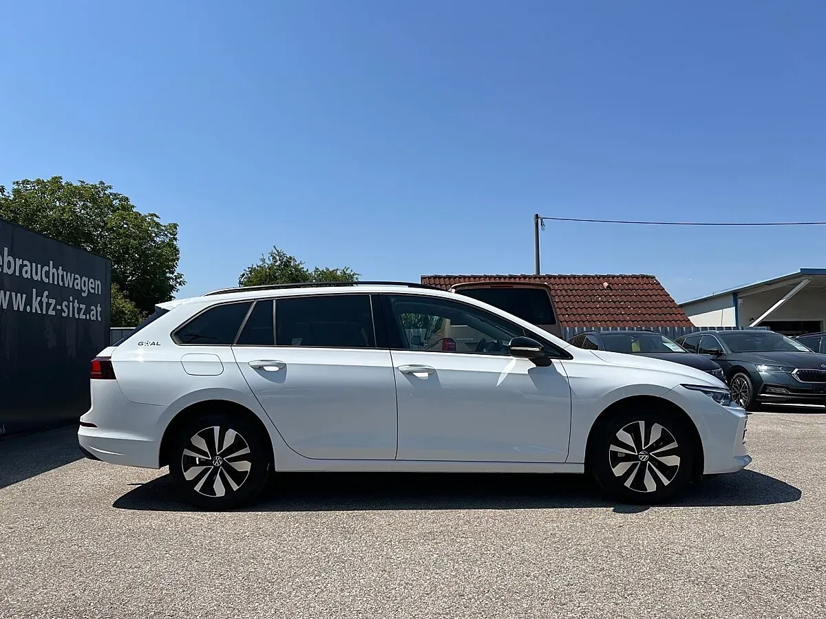 Volkswagen Golf 2025 photo 2
