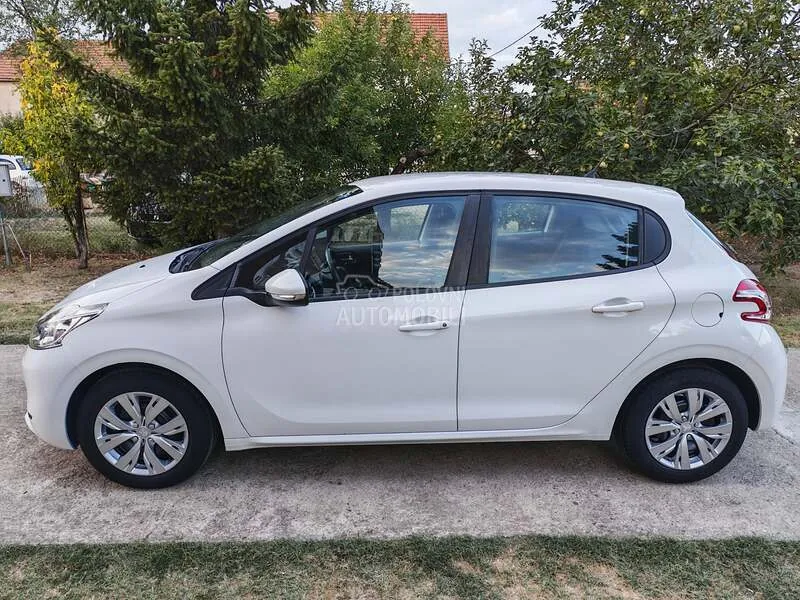 Peugeot 208 2012 photo 5