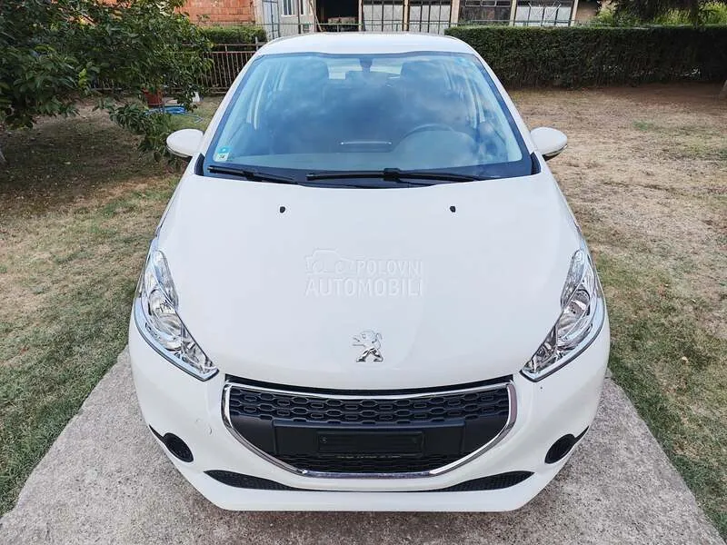 Peugeot 208 2012 photo 2