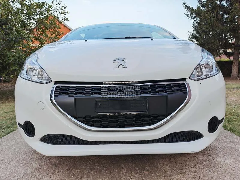 Peugeot 208 2012 photo 4