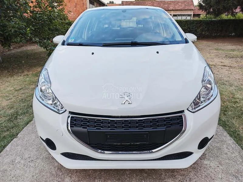 Peugeot 208 2012 photo 3
