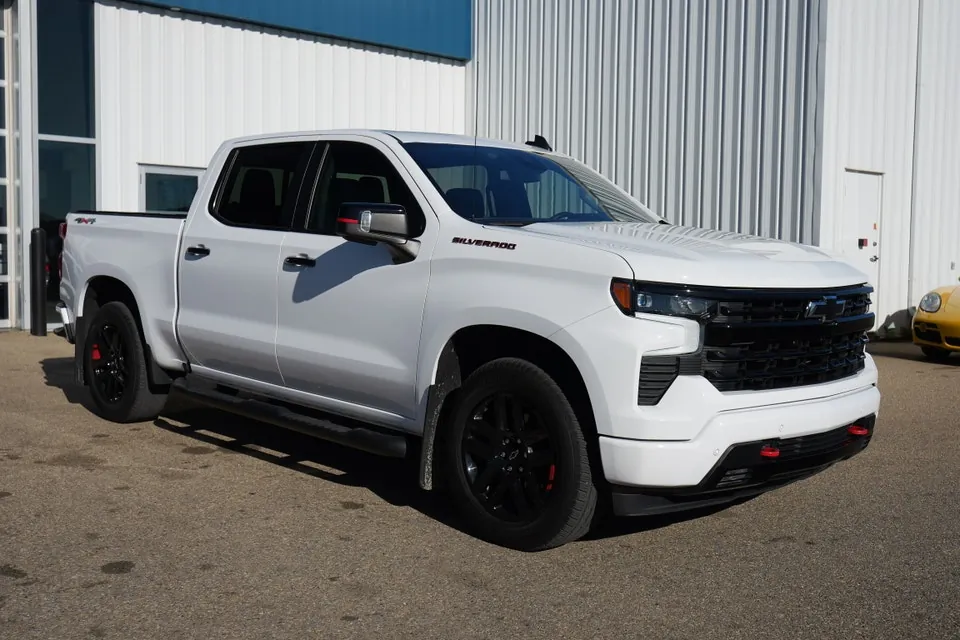 Chevrolet Silverado 1500 2025 photo 3