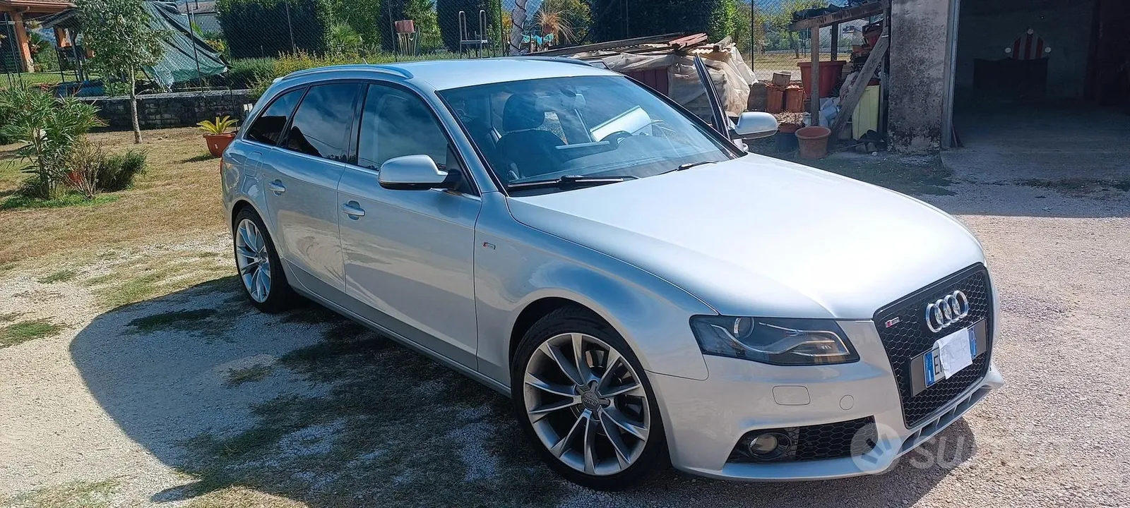 Audi A4 2011 photo 2
