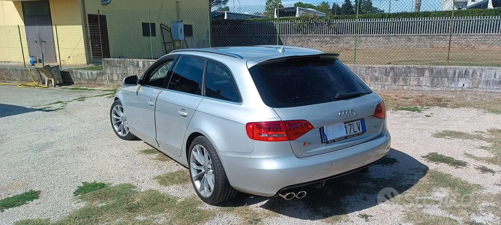 Audi A4 2011 photo 3