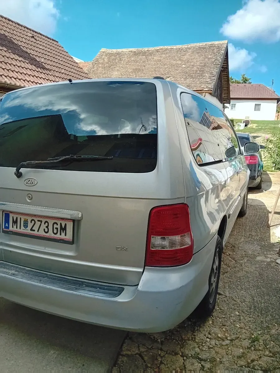 Kia Carnival 2006 photo 3