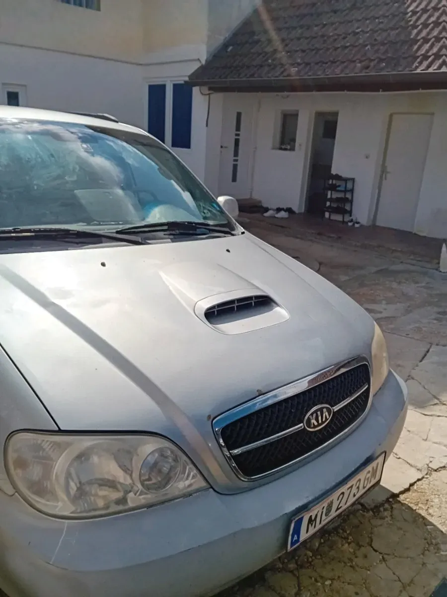 Kia Carnival 2006 photo 2