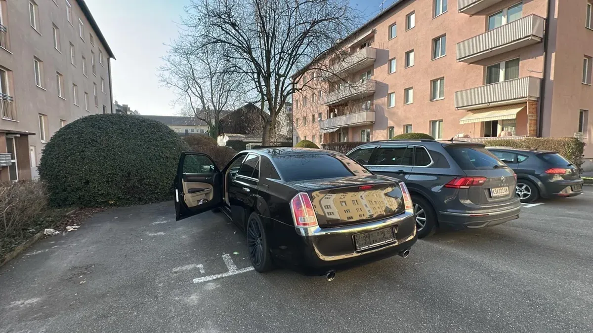 Lancia Thema 2011 photo 2