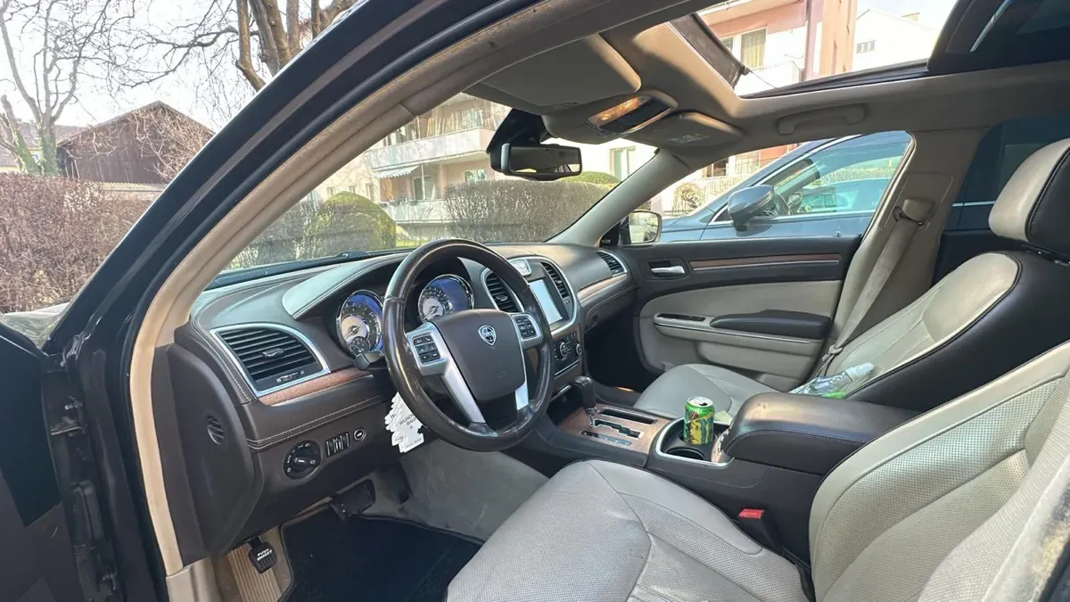 Lancia Thema 2011 photo 3
