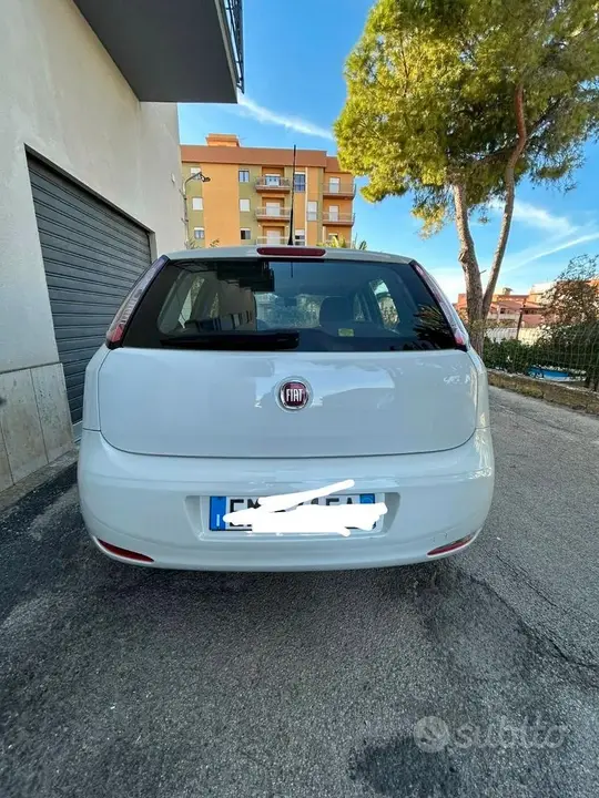 Fiat Grande Punto 2012 photo 2