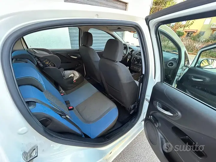 Fiat Grande Punto 2012 photo 5