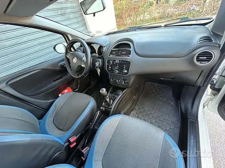Fiat Grande Punto 2012 photo 4