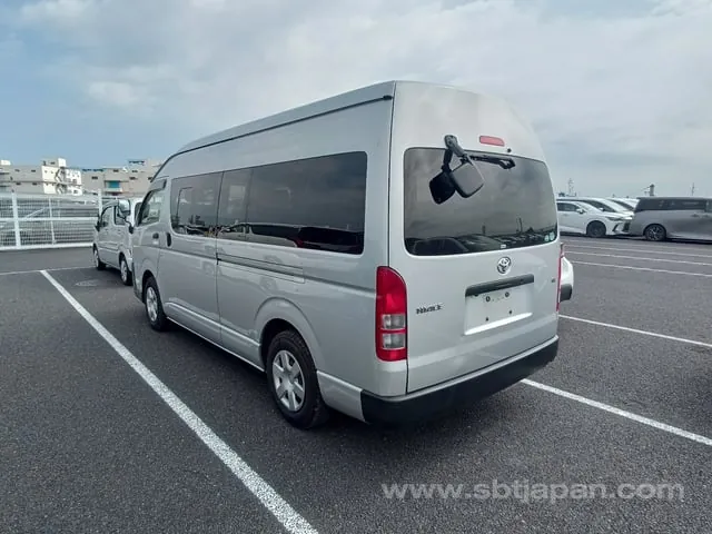 Toyota Hiace Commuter Gl 2019 photo 3