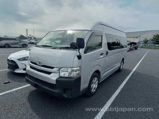 Toyota Hiace Commuter Gl 2019 photo 2