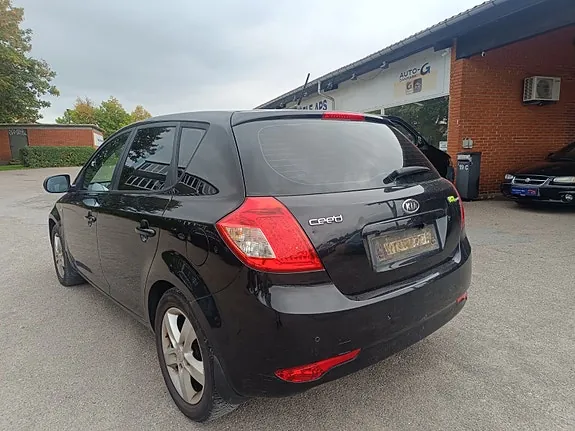 Kia Ceed 2012 photo 4