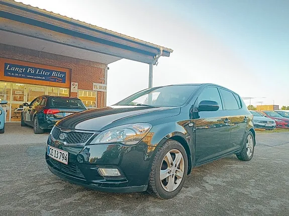 Kia Ceed 2012 photo 2