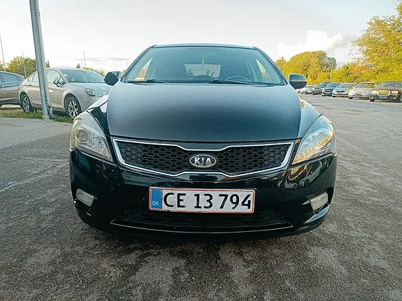 Kia Ceed 2012 photo 3