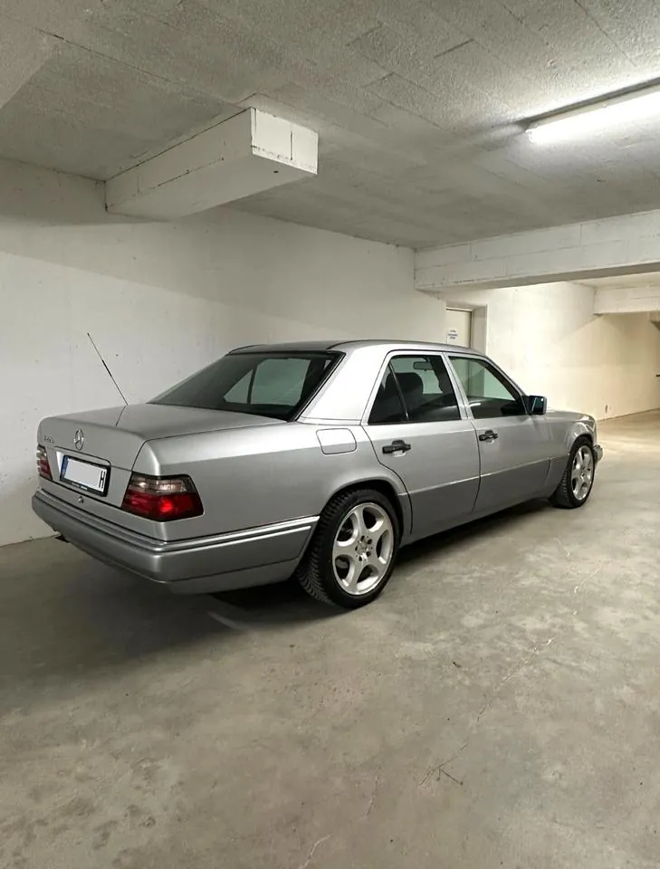 Mercedes-Benz W124
