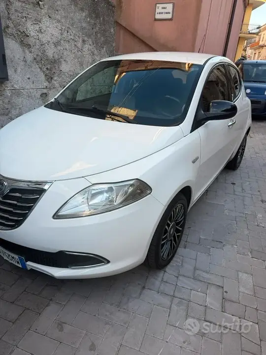 Lancia Ypsilon