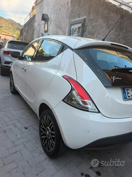 Lancia Ypsilon 2011 photo 3