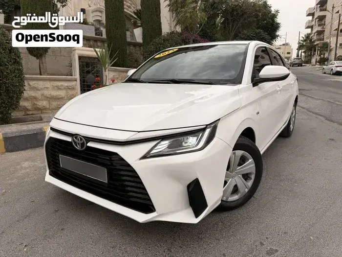 Toyota Yaris 2023 photo 2