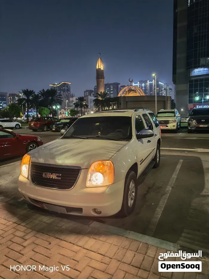 GMC Yukon 2011 photo 2