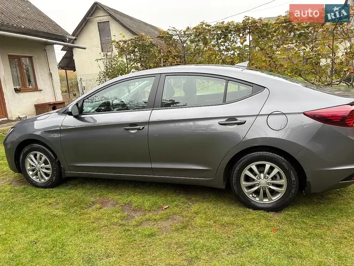 Hyundai Elantra 2019 photo 4