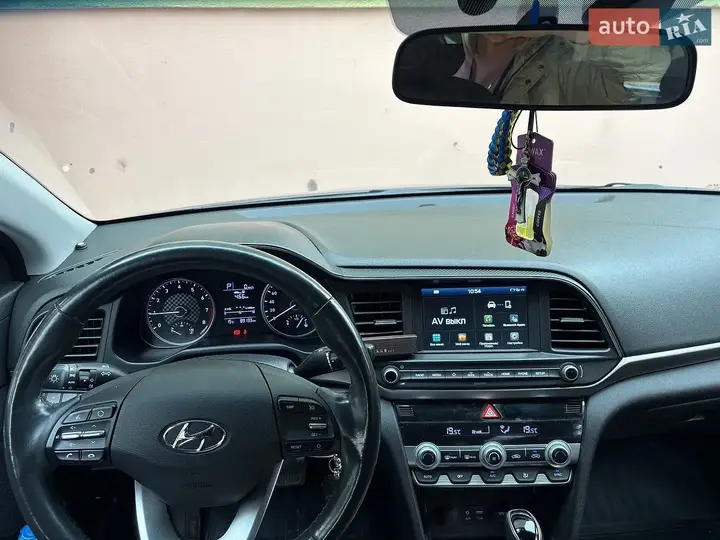Hyundai Elantra 2019 photo 2