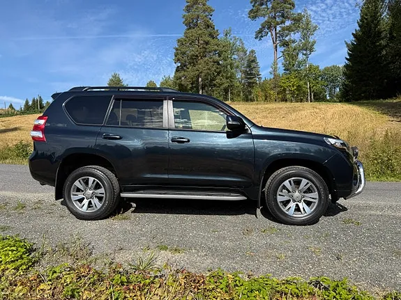 Toyota Land Cruiser 2016 photo 3