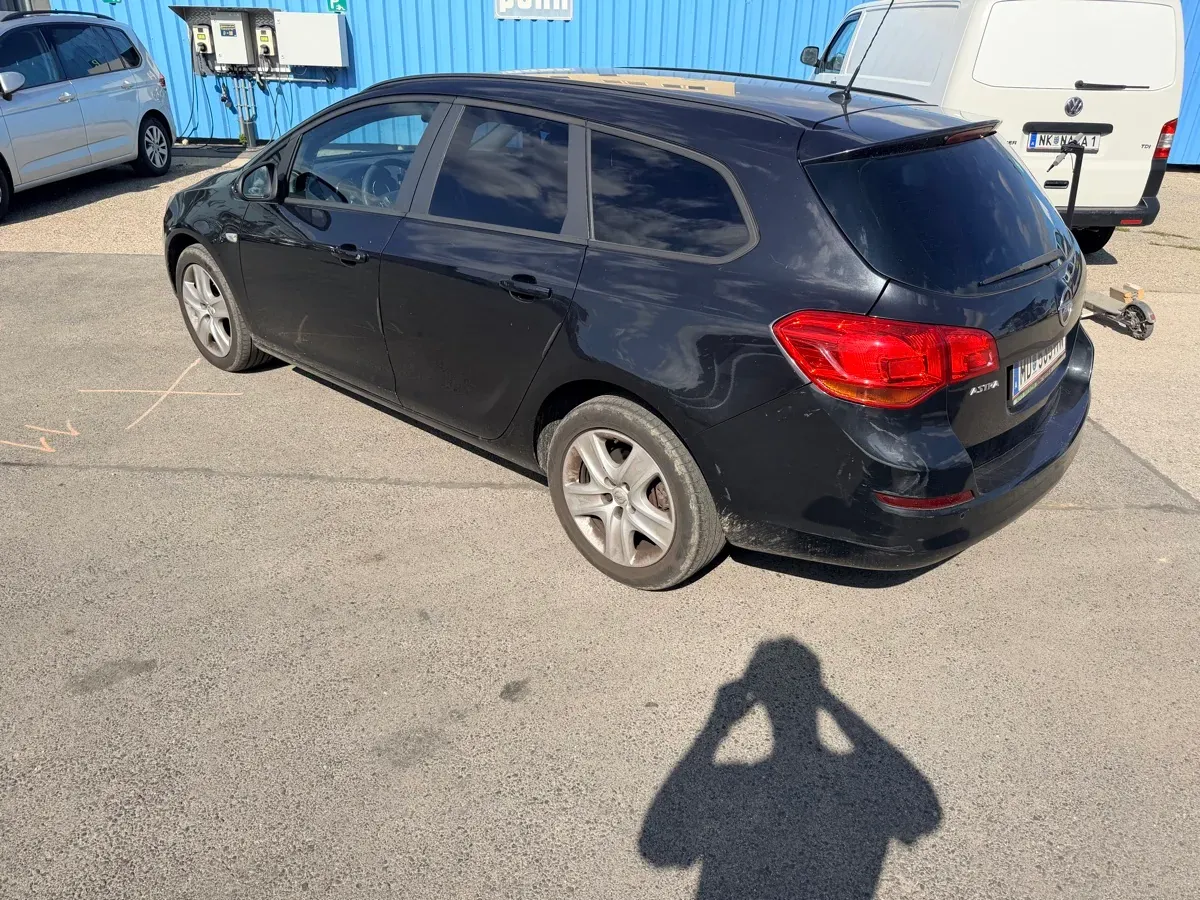 Opel Astra 2015 photo 2