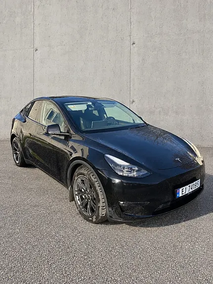 Tesla Model Y 2024 photo 2
