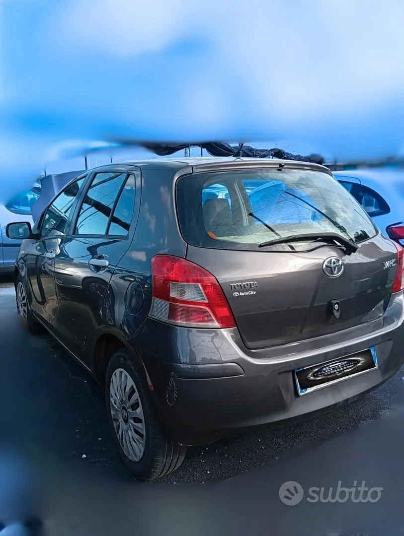 Toyota Yaris 2010 photo 3
